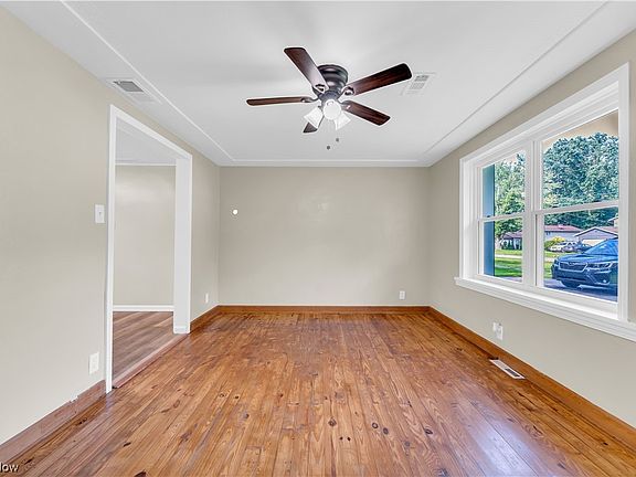 4th image of 826 Lafayette Blvd