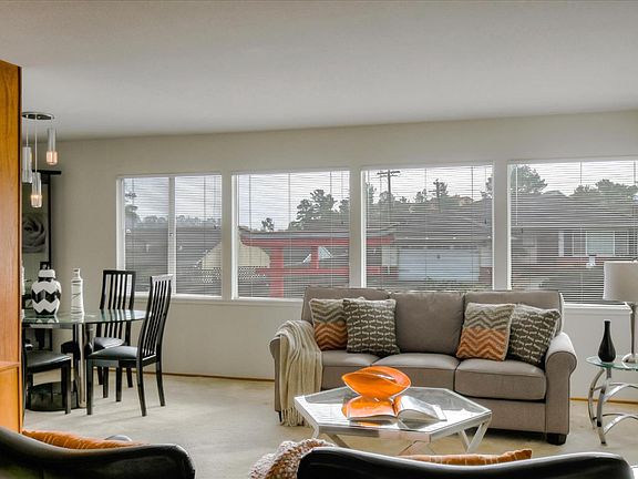 4th image of 160 Crosby Ct
