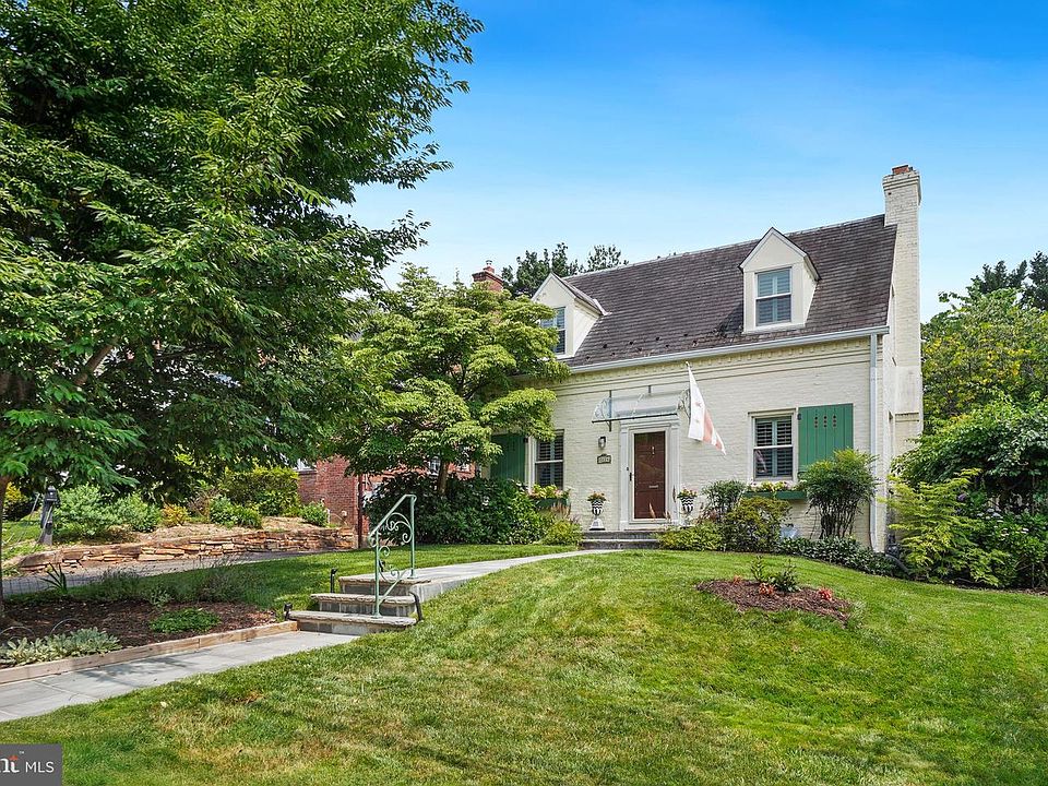 1st image of 2824 McKinley Pl NW