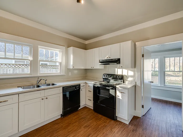 1912 Robinson Ave #B — Photo 8