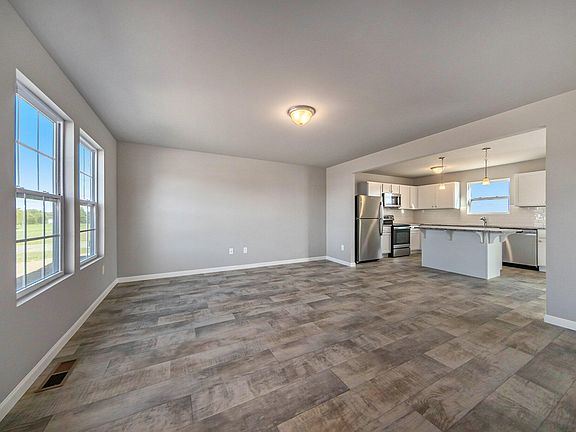 5th image of 371 Lotz Ct