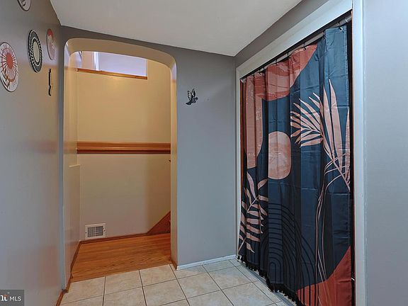 4th image of 304 Baughman St