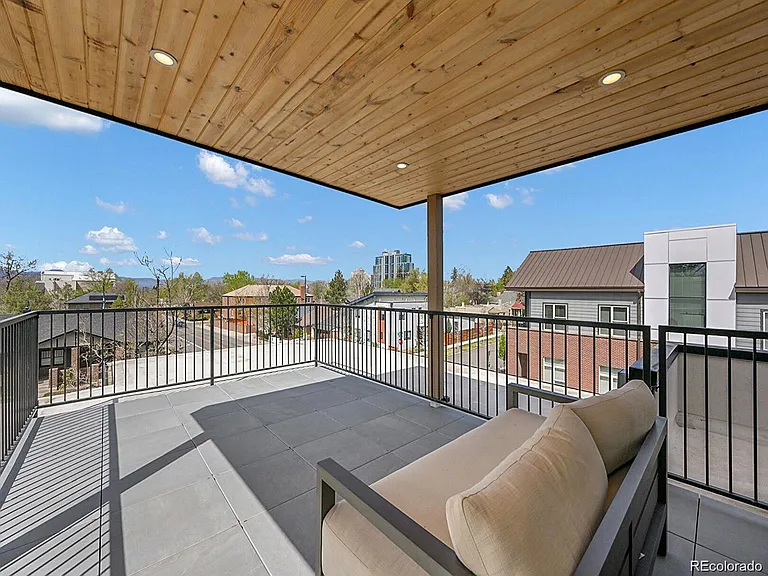 300 S Franklin St — Photo 35