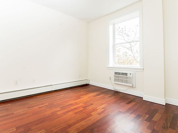 4th image of 1030 Jackson Ave APT 3A