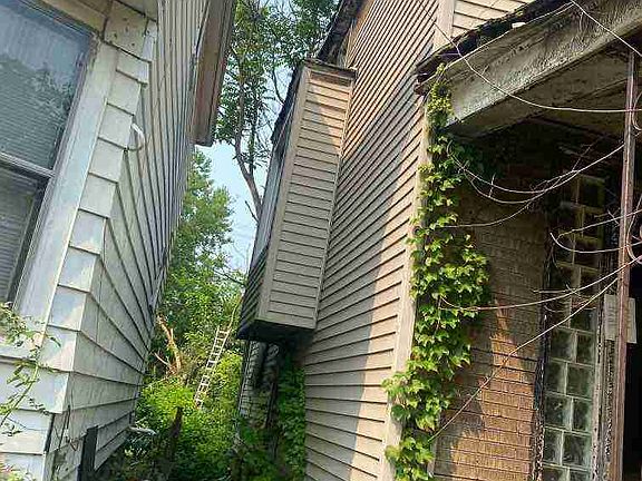 6009 Seneca