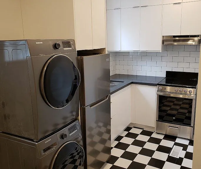 673 Woodbine Ave #2 — Photo 3