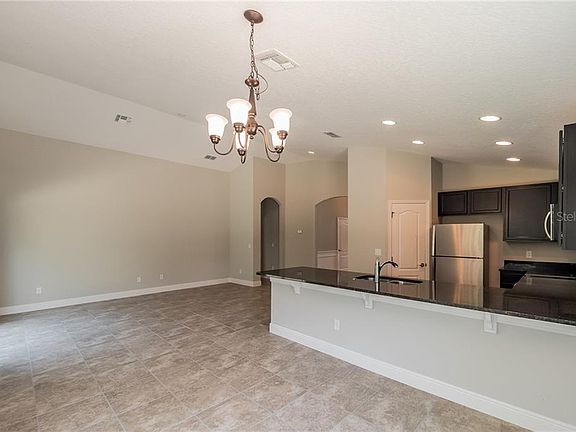 4th image of 348 Gardenia Ct