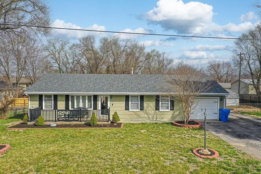 105 E Washington St, Tonganoxie, KS 66086 Zillow