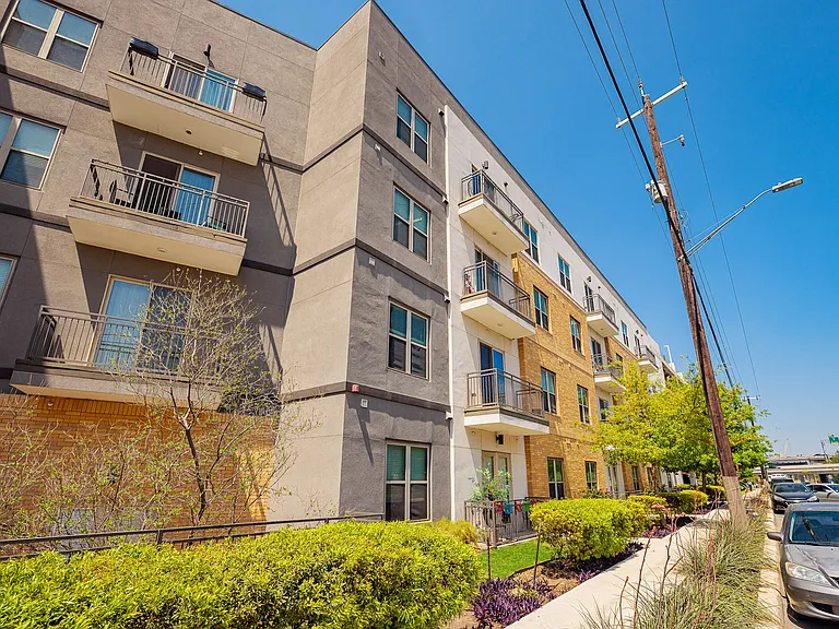Rivera on Broadway Apartments — Photo 24