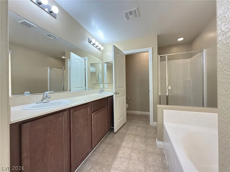 12 Jasmine Point St — Photo 36