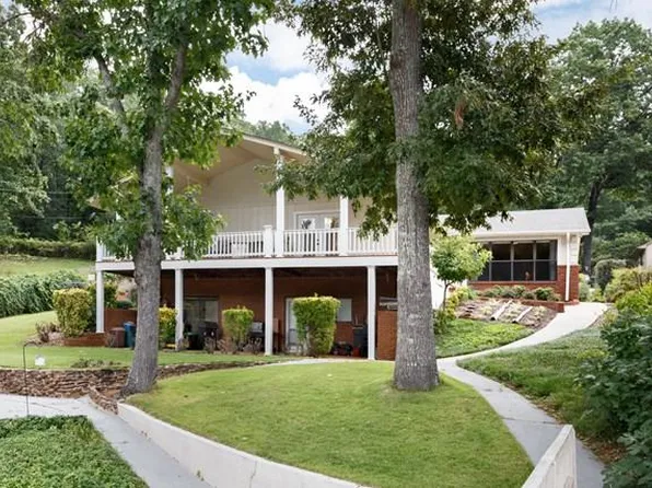 965 Veterans Dr, Muscle Shoals, AL 35661