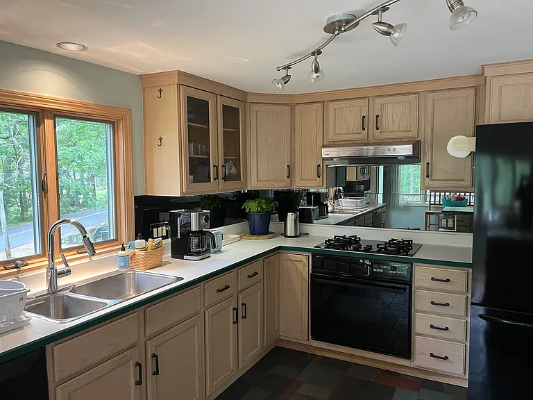56 Captain Thomas Rd — Photo 4