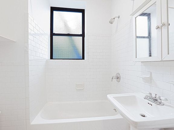 3rd image of 30 Greenwich Ave APT 4C