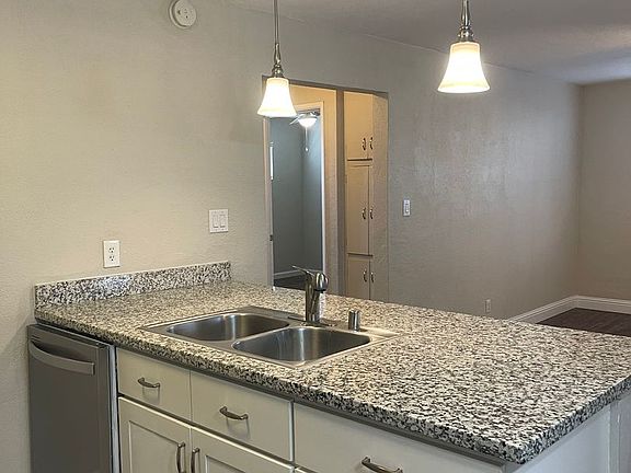 5th image of 590-596 Iris Dr #592