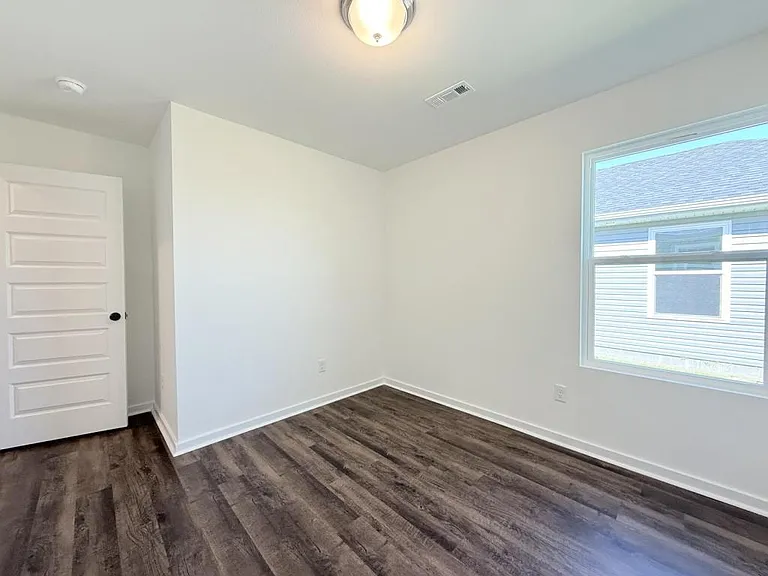 211 S Eagle Ln — Photo 12