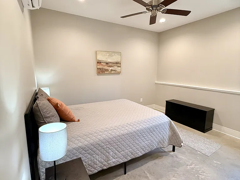 3933 Kenwood Ave — Photo 18