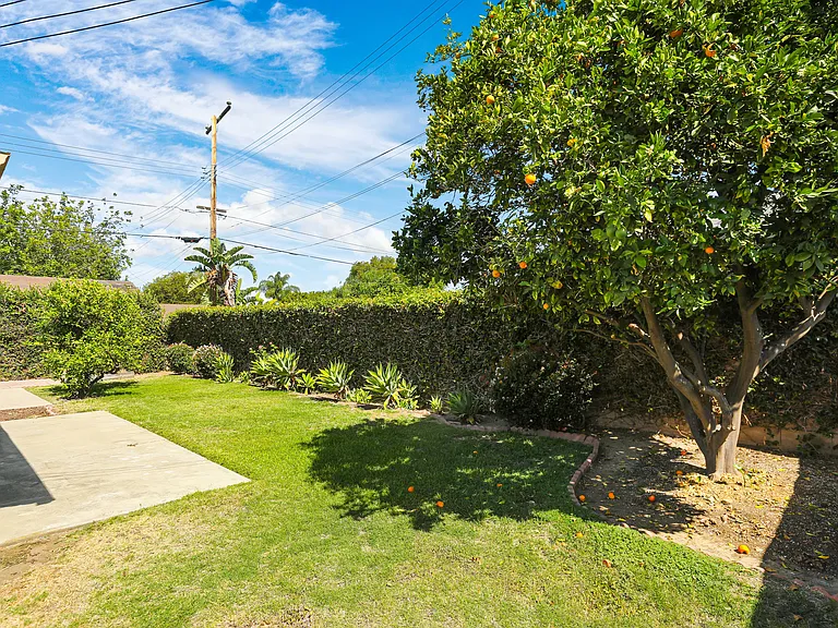 1403 E Chalynn Ave — Photo 33