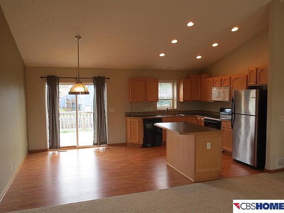 5th image of 710 Rosewood Ave
