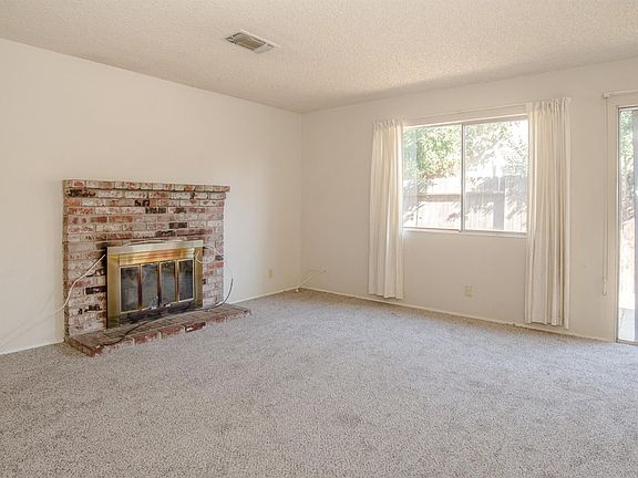 3rd image of 1726 Quincy Dr