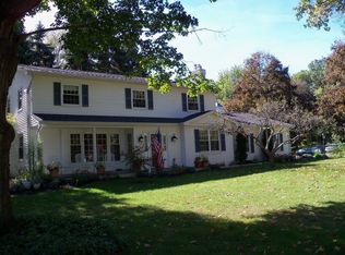 15 Glendower Cir, Pittsford, NY 14534
