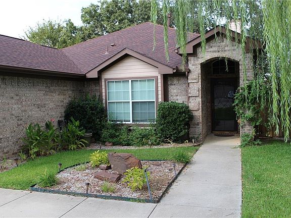2nd image of 2501 Briar Forest Dr
