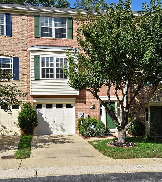 Brick and vinyl exterior