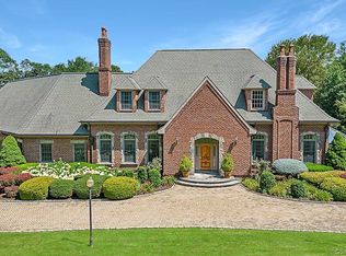 7 E Farms Rd, Middlebury, CT 06762