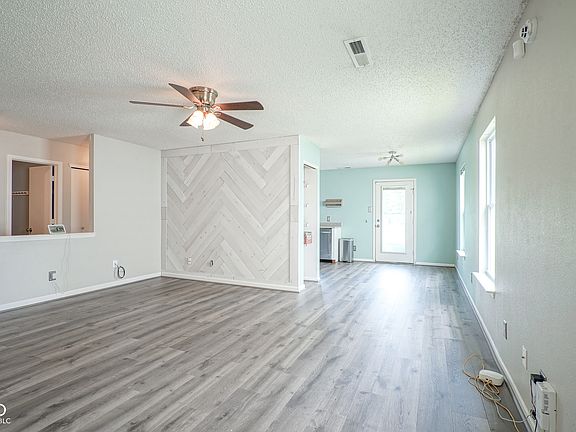 5th image of 14387 Black Farm Dr