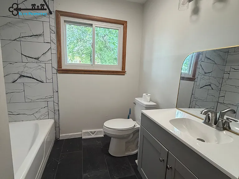 310 W Wishart St — Photo 10