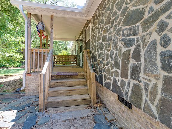 4th image of 890 Wiggins Rd