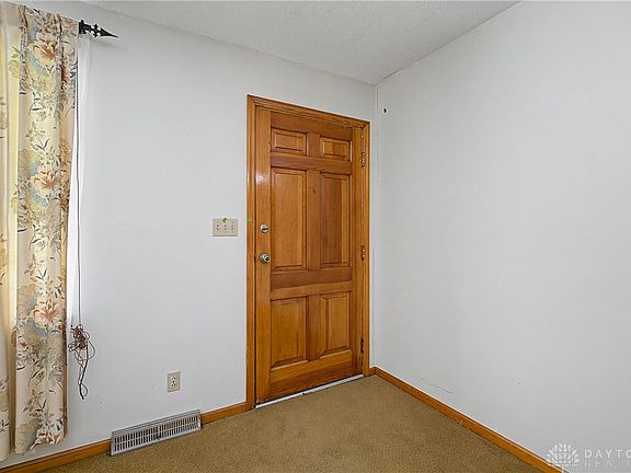 2nd image of 8074 Lower Miamisburg Rd