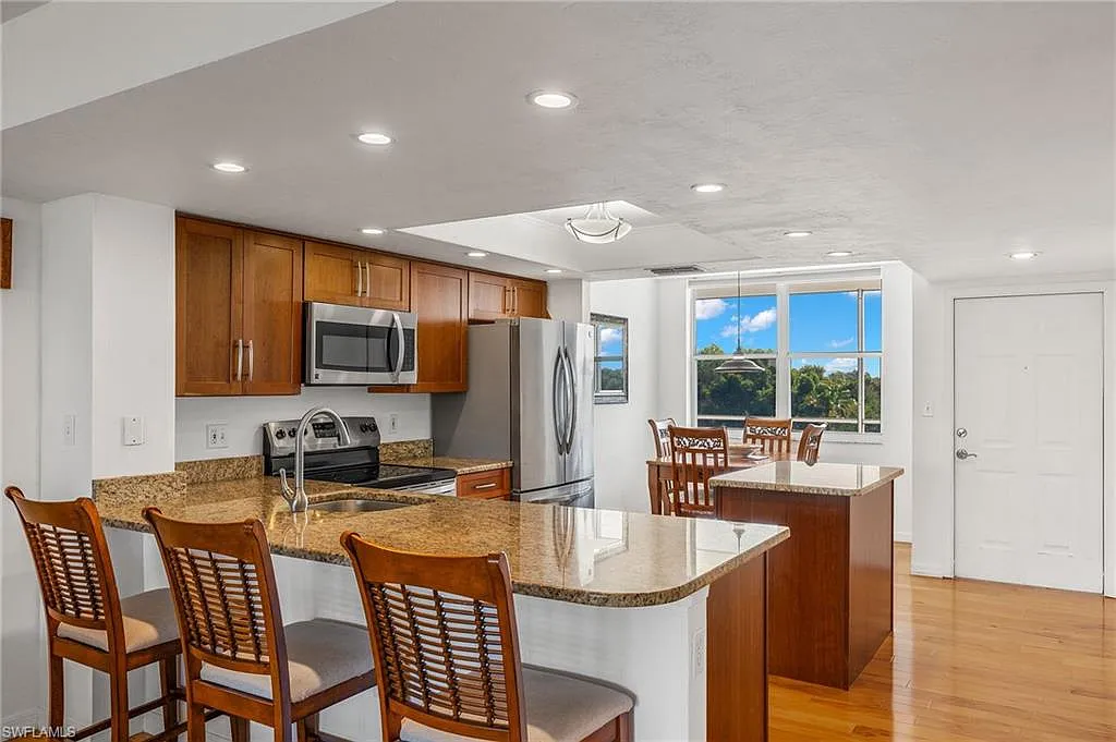 2 bed, 2.0 bath, 1267 sqft, $4,000 — Photo 4