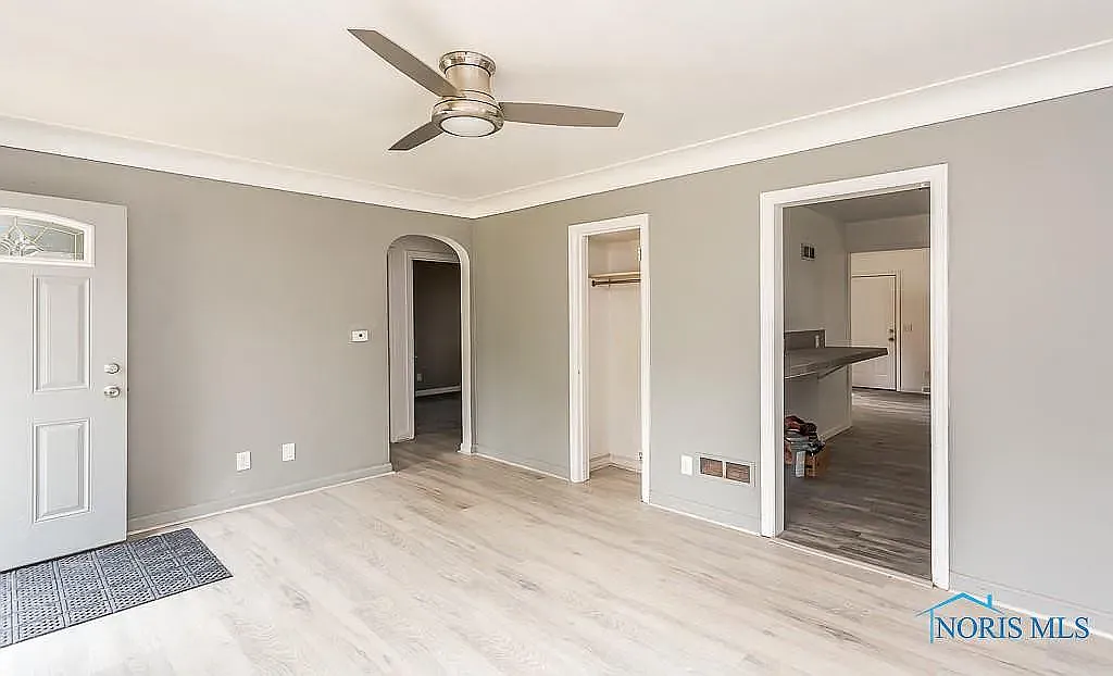 3 bed, 808 sqft, $1,200 — Photo 4