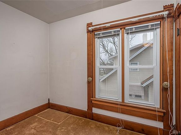 4th image of 44 W Washington St