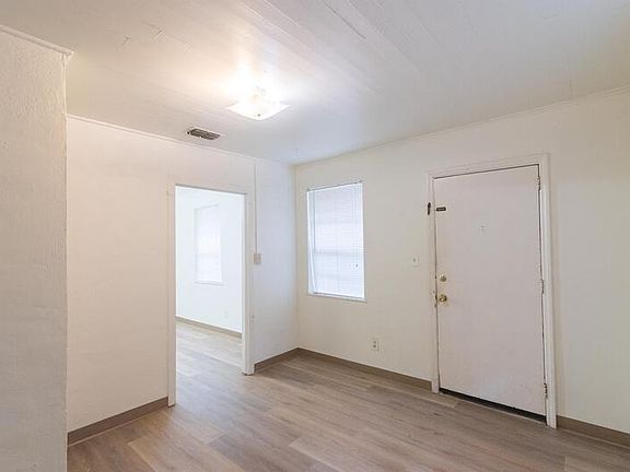 5th image of 2040 Hollywood Dr #1