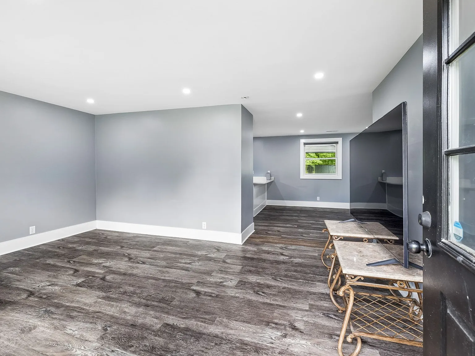 3 bed, 1.0 bath, 1188 sqft, $2,000 — Photo 2