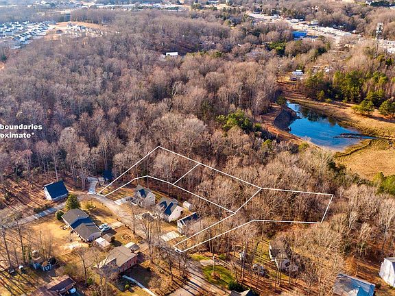 2nd image of 214 Brookview Cir