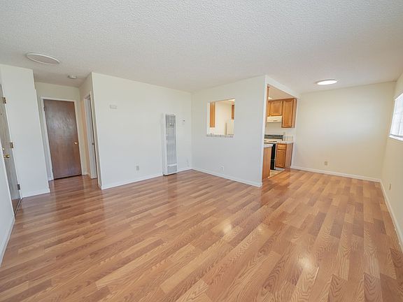 3rd image of 3285 Delaware St #203