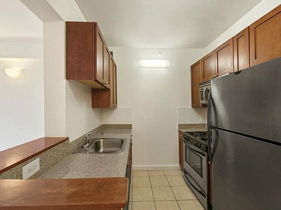 4th image of 454 Manhattan Ave APT 6L