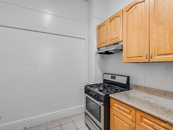 3rd image of 849 Divisadero St APT 5