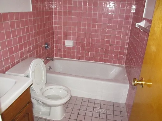 Rented by FlatFinders Realty | media 32