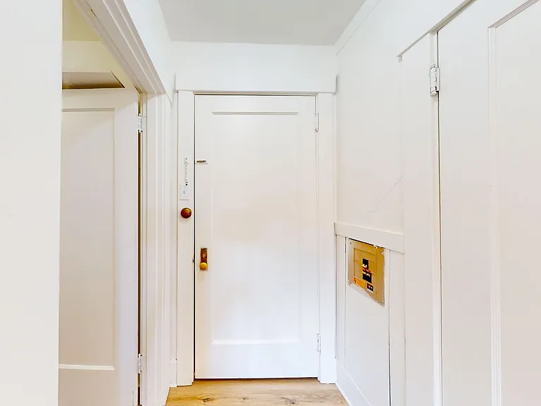 435 -Keystone Apartments — Photo 7