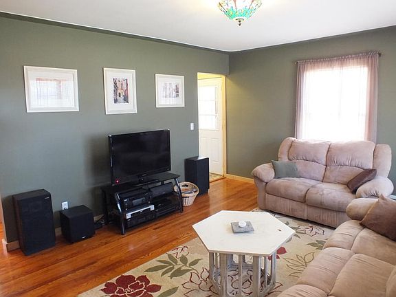 2nd image of 6941 Kitson Dr NE