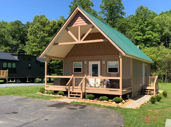 131 Lazy Bear Trl, Andrews, NC 28901