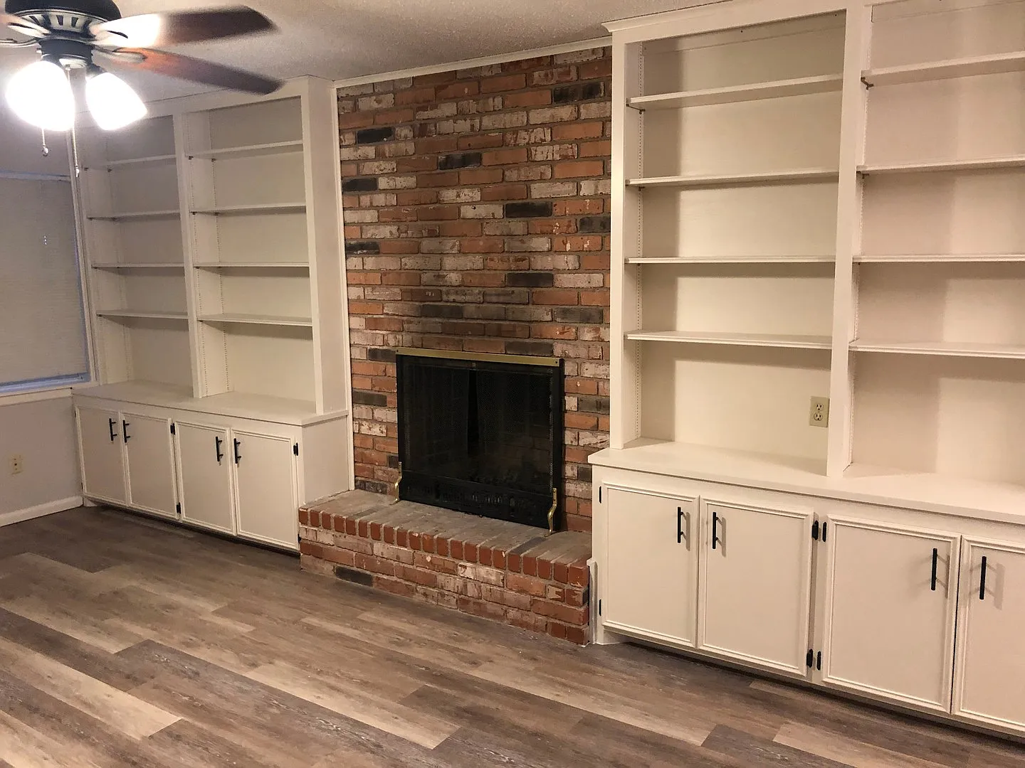 Updated! 2 Bedroom 2 Bath New Paint, New Granite, All Appliances Provided — Photo 3