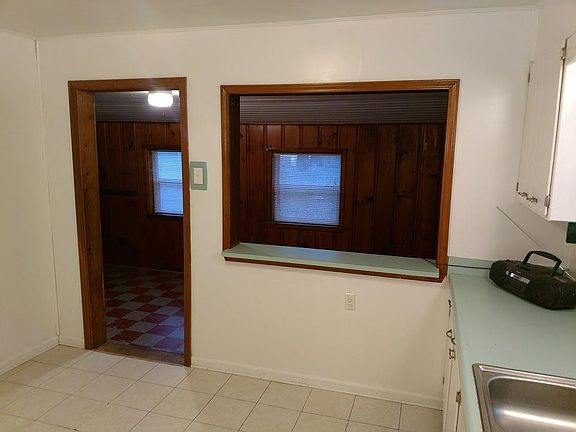 5th image of 1122 Lafayette Ave