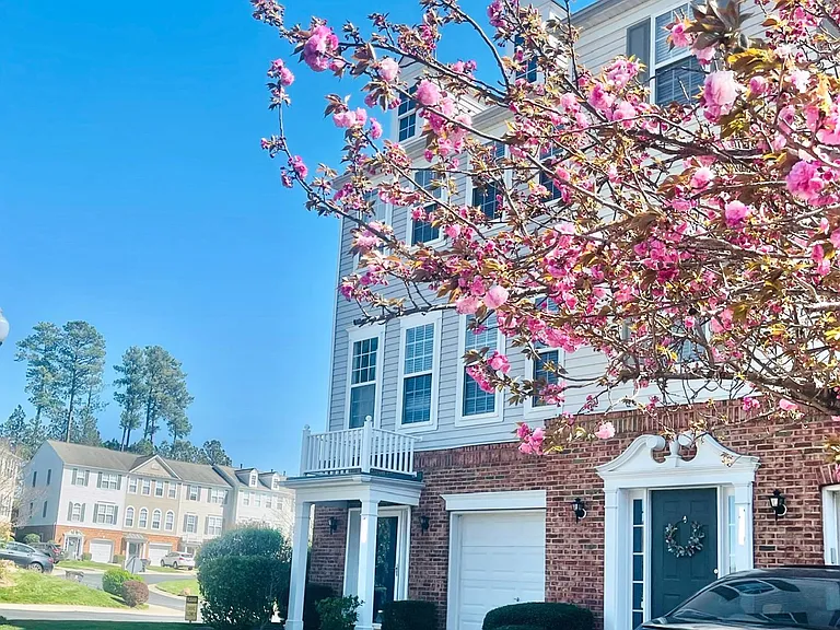 212 Chandler Chase Ct — Photo 1