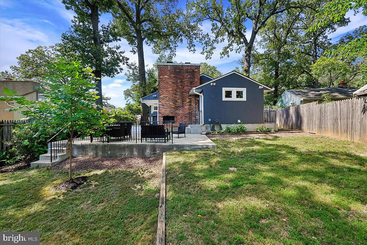3 bed, 2.0 bath, 1141 sqft, $2,500 — Photo 3