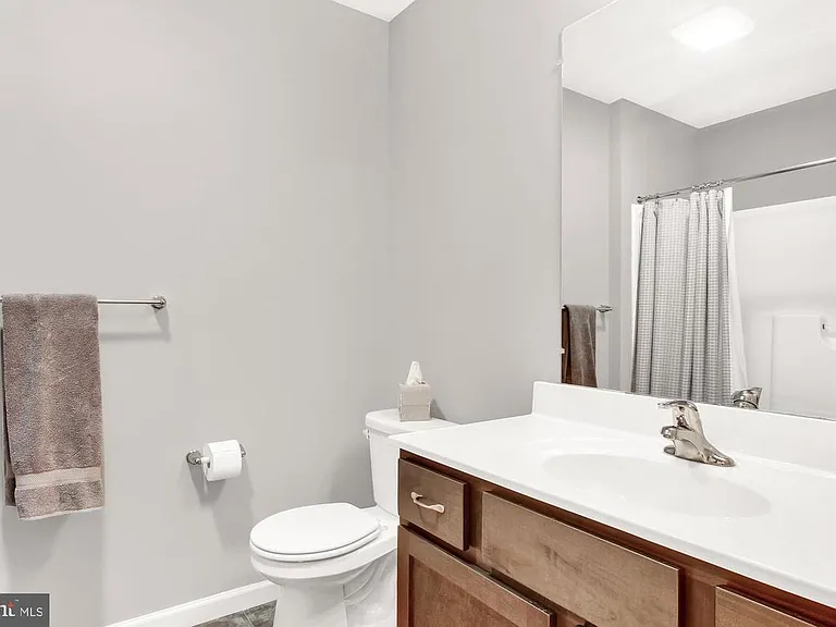 401 Landover Ct — Photo 23