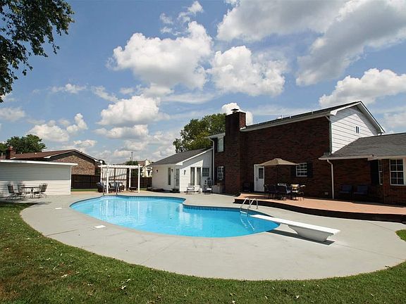 3rd image of 254 Ledwell Dr